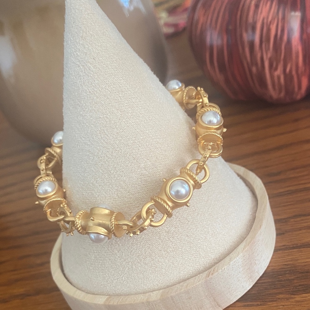 Matte Gold and Pearl Bracelet